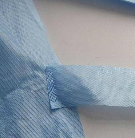 L'hôpital jetable non absorbant frotte la robe de laboratoire avec la manchette tricotée