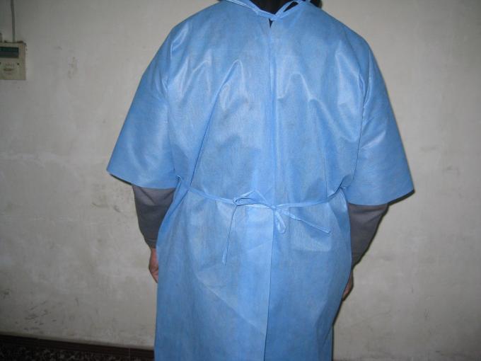 Anti imprégnation de robes patientes jetables courtes de douille avec approuvé par le FDA